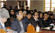 杨永康正在聆听作曲家施万春的讲学，左起：王铭，张丕基，王立平，施光南